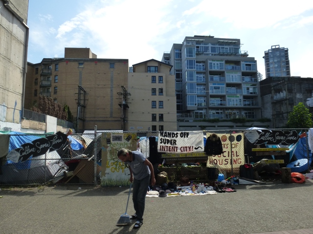 P1050028 Flohmarkt.JPG